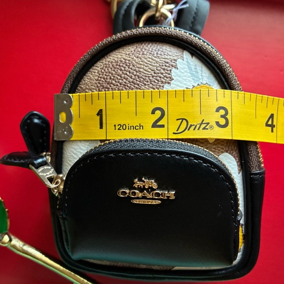 COACH key holder,COACH Coin purse,Coach Black and Brown Daisy Key Holder - Picture 7 of 10